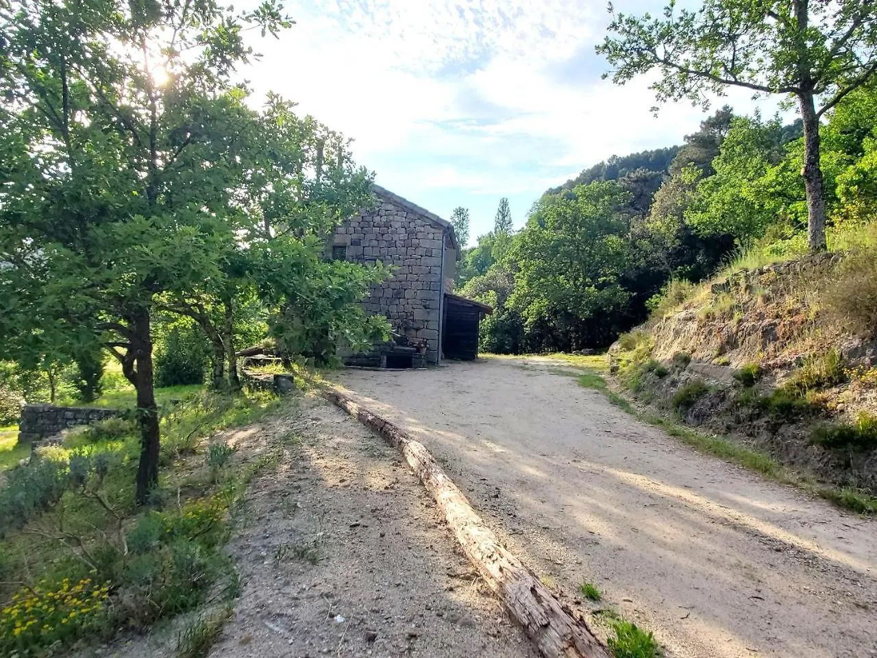Charmante Maison En Pierres Sud Ardeche Saint-André-Lachamp 0*,  França